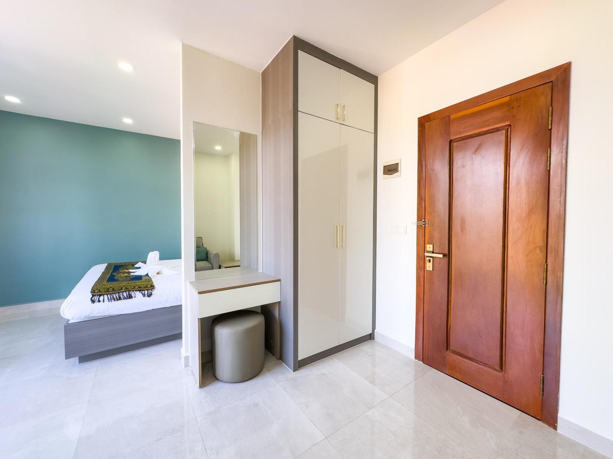 C-Hotel Сиануквиль Экстерьер фото